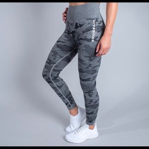 New -Livesore seamless camo leggings. Runs small.